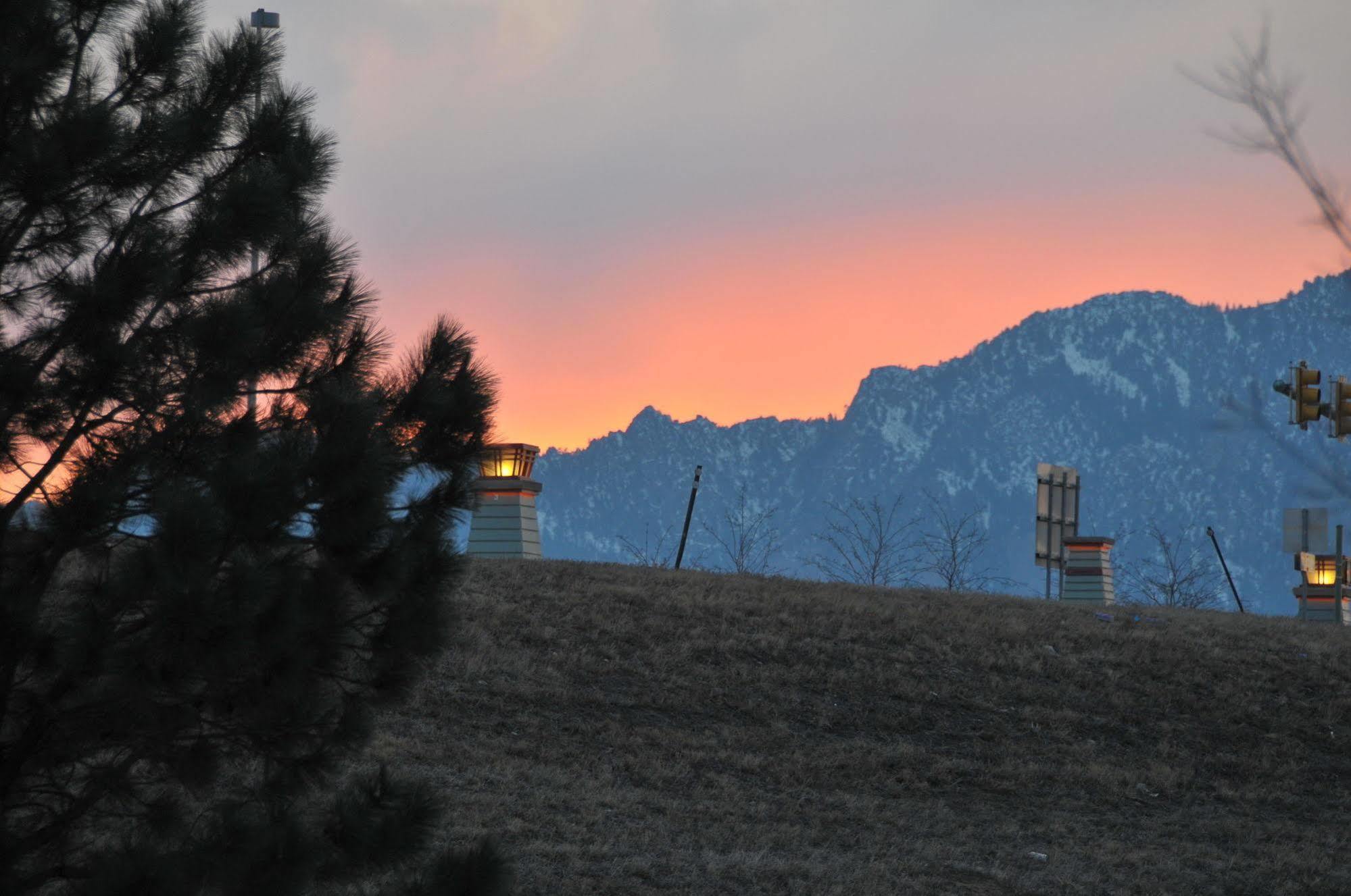 Hampton Inn Boulder/Louisville Exterior photo